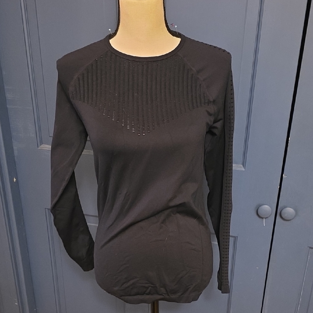 5/$40 Unworn Fabletics Black Long Sleeve Top Size Small